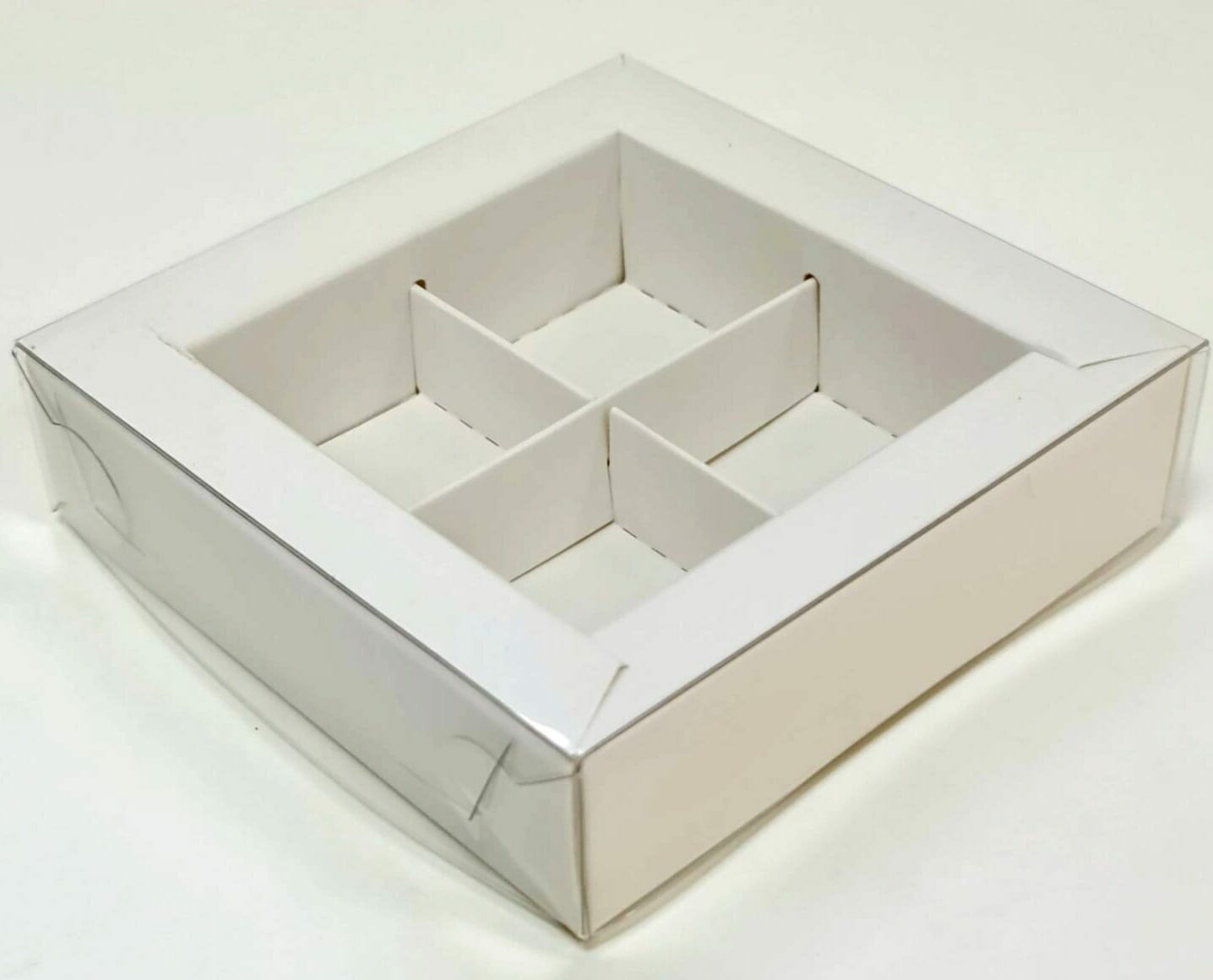 Коробка на 4 конфеты с прозрачной крышкой
размер 115х115х30