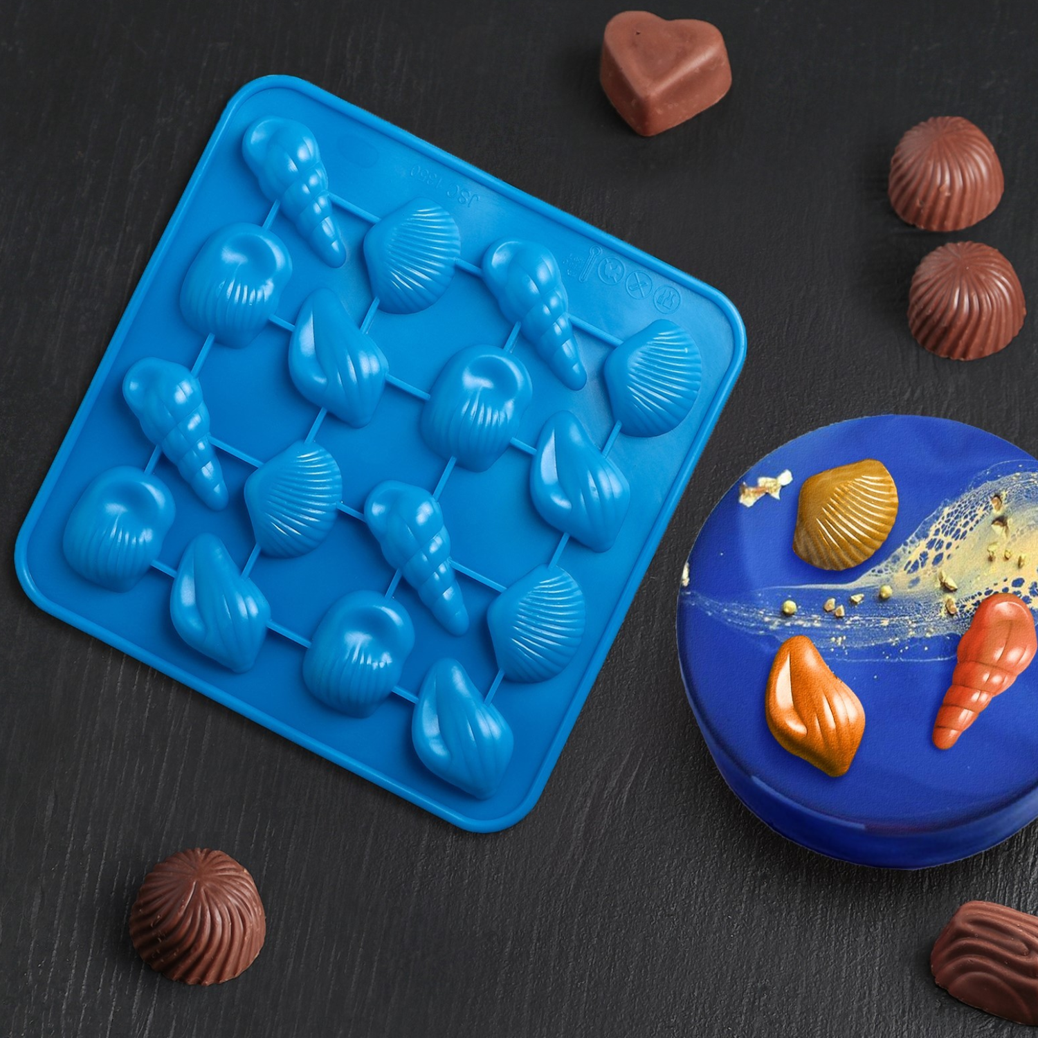 Форма для льда и шоколада «Ракушки», 17.3×17.3 см, 16 ячеек (3.4×2.5 см), цвет МИКС
