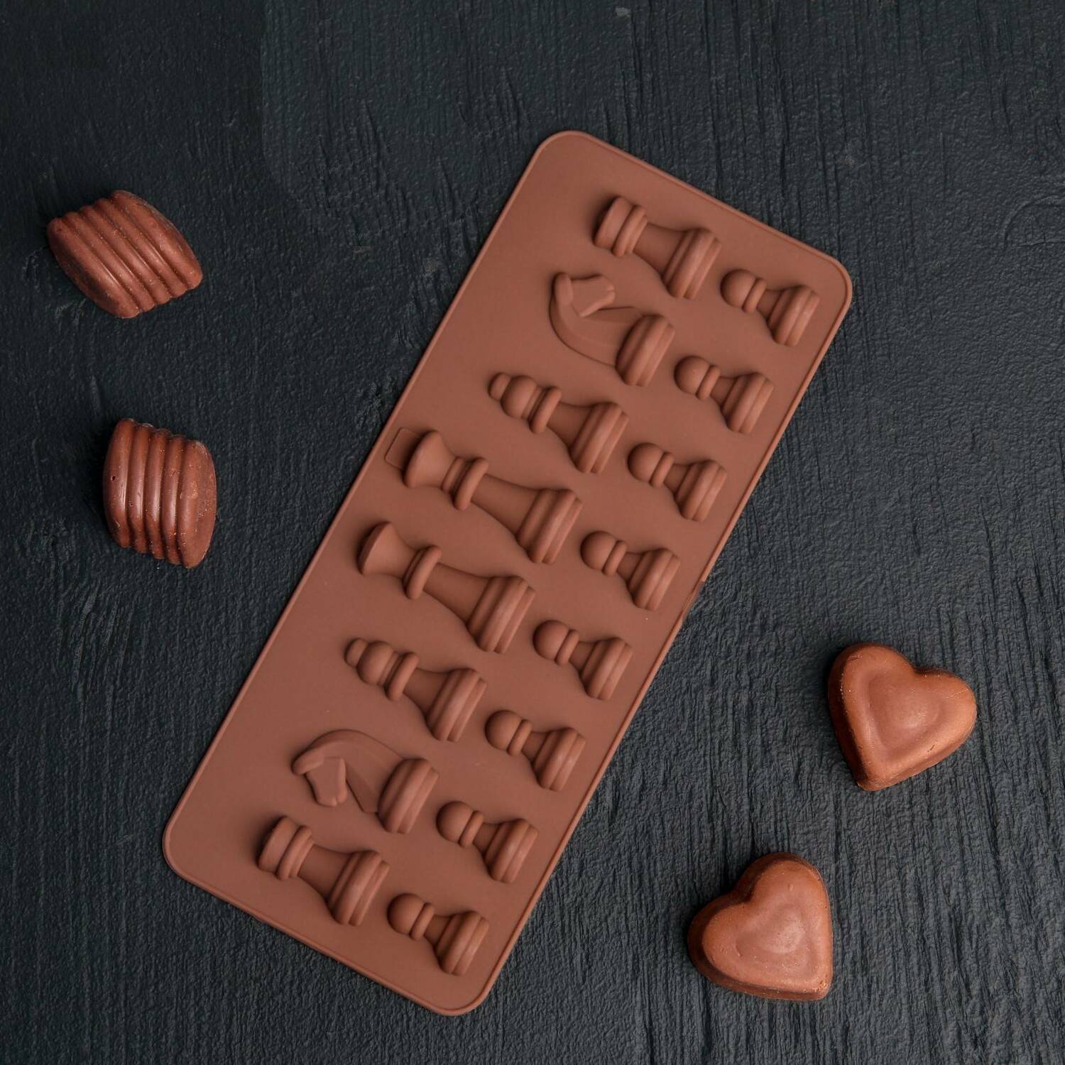 Форма для льда и шоколада «Шахматы», 20.6×8.8 см, 16 ячеек, цвет шоколадный