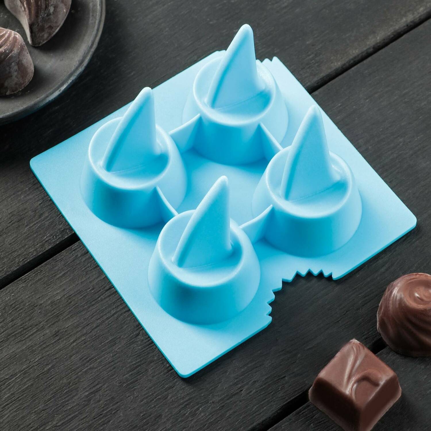 Форма для льда и шоколада «Акула», 10×5 см, 4 ячейки