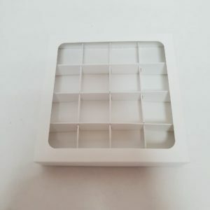 Коробка на 16 конфет, с окном, разме 180х180х30, цвет белый